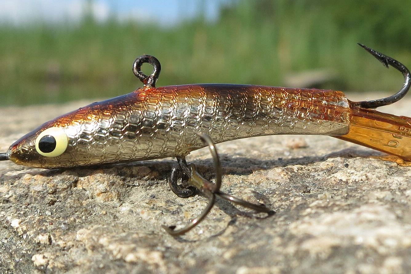 Horisontally balanced ice fishing lure made in finland 5 gr body 4 1 5 cm